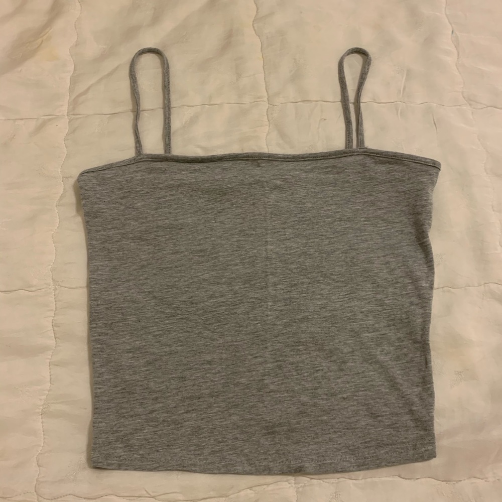 gray tank top